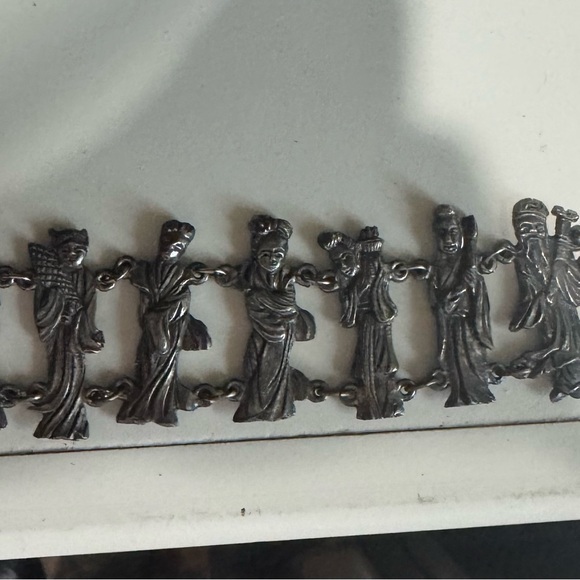 Jewelry - Vintage/antique Asian Silver colored Bracelet with Detailed Figures